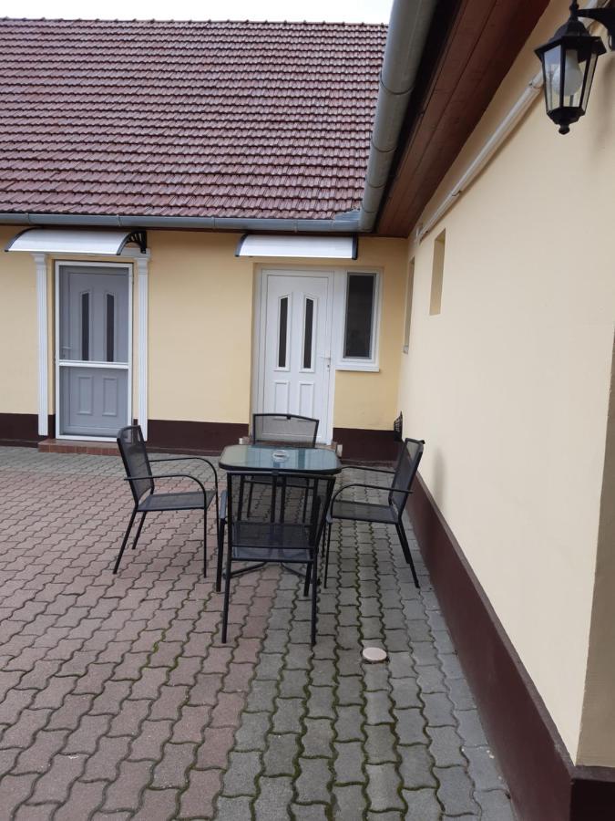Helga Apartman Мако Экстерьер фото