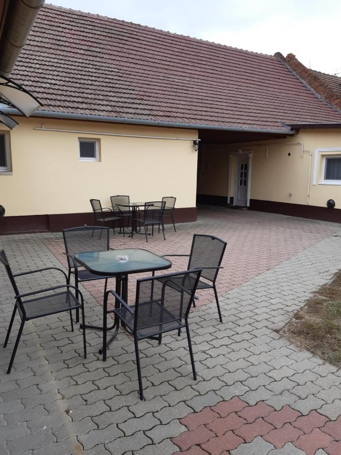 Helga Apartman Мако Экстерьер фото