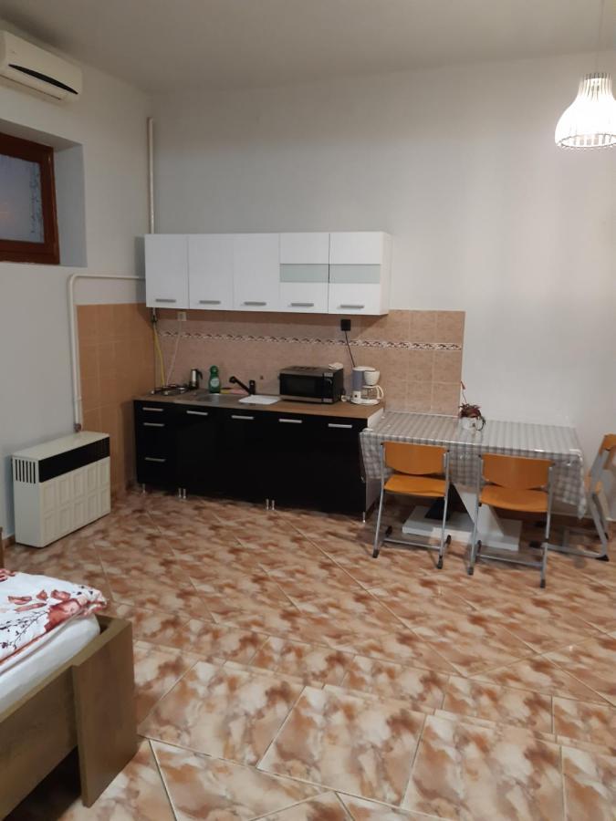 Helga Apartman Мако Экстерьер фото
