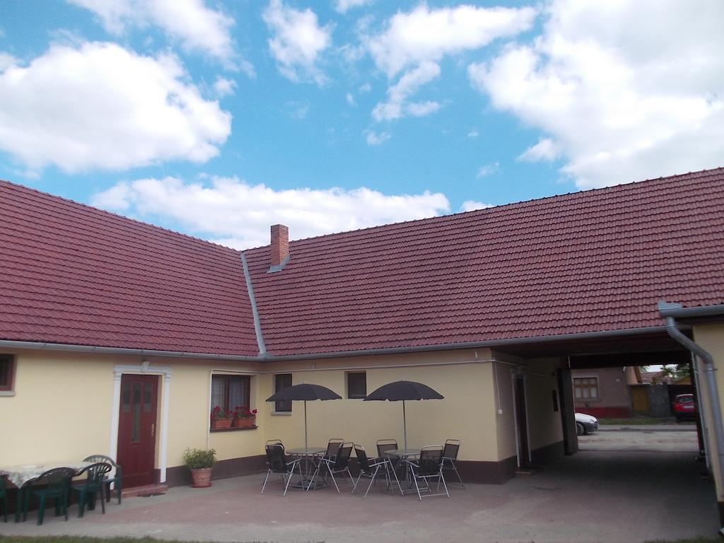 Helga Apartman Мако Экстерьер фото